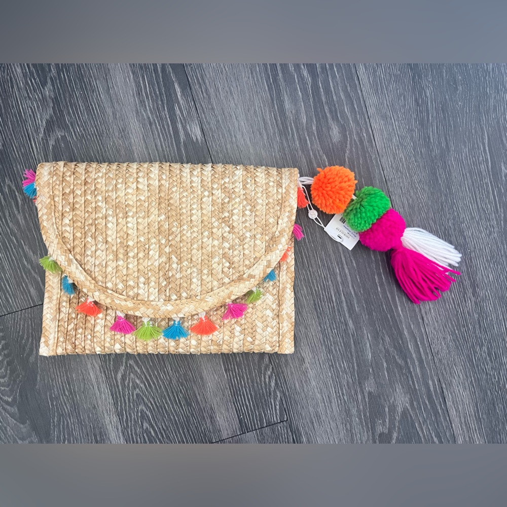 Beachy clutch NWT